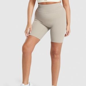 Gymshark - Whitney Cycling Shorts; Color- Mink